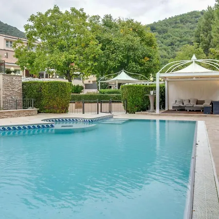 펜션 Family Escape With Pools And Sauna 폴리뇨