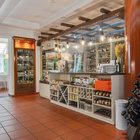 Family Escape With Pools And Sauna Nyaraló