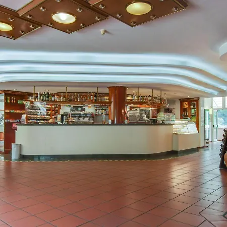 Family Escape With Pools And Sauna