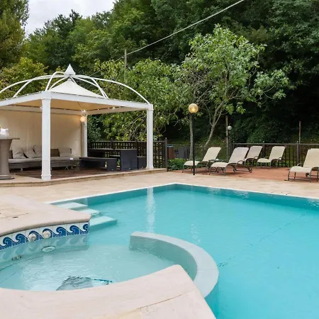 Family Escape With Pools And Sauna Сasa de vacaciones *